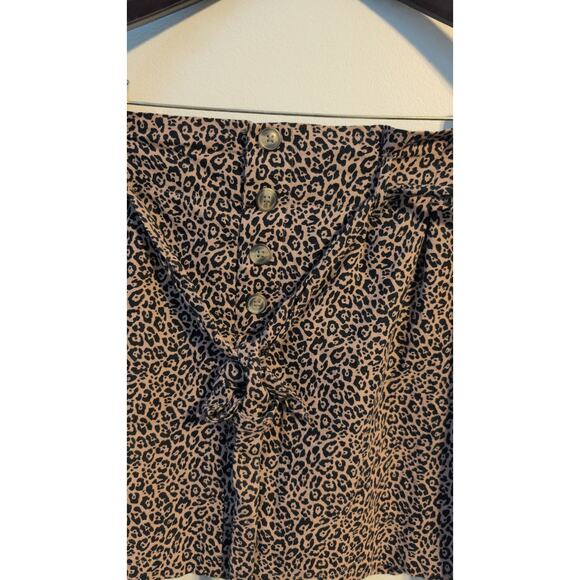 Fun and flirty American Eagle leopard print mini skirt size large - Picture 3 of 4